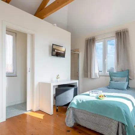 Host Wise - Sweet Bright Flats - Center * Oporto
