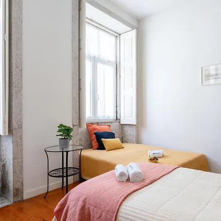 Host Wise - Sweet Bright Flats - Center
